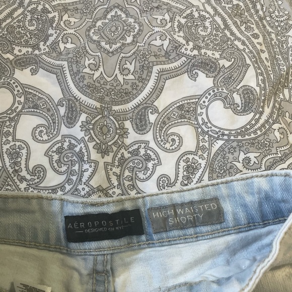 Light washed/white jean shorts from Aeropostale - Picture 3 of 3